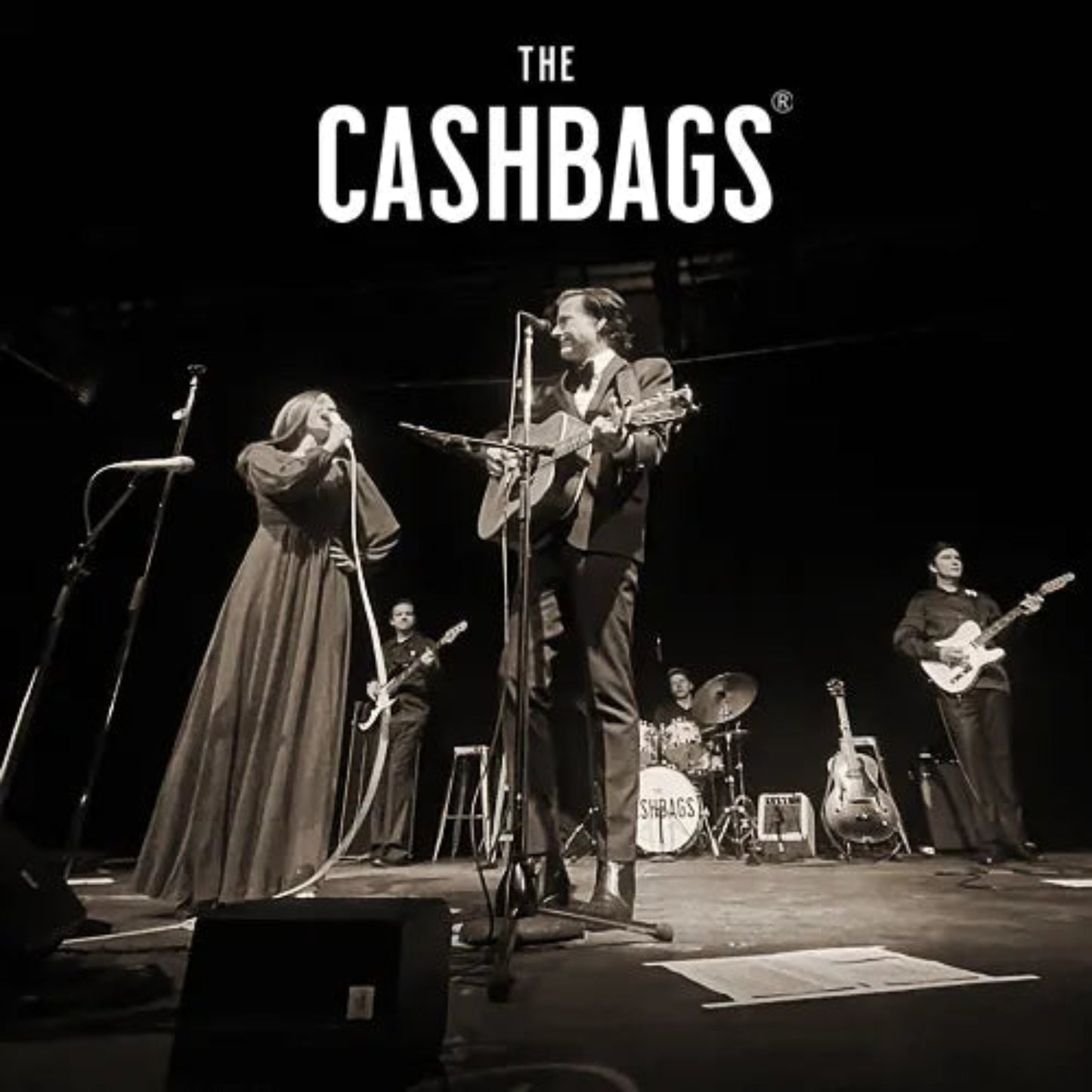 Bild der Band "The Cashbags" auf der Bühne während eines Konzerts