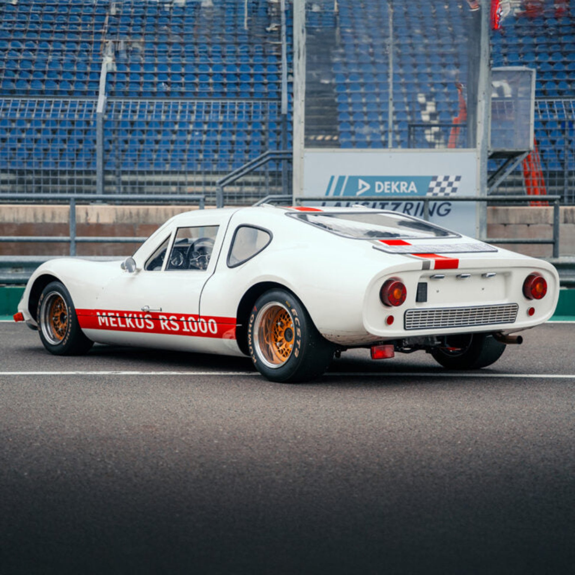Melkus RS 1000 als Renntaxi während der DEKRA Klassik Tage auf der Grand-Prix-Strecke des DEKRA Lausitzrings erleben.
